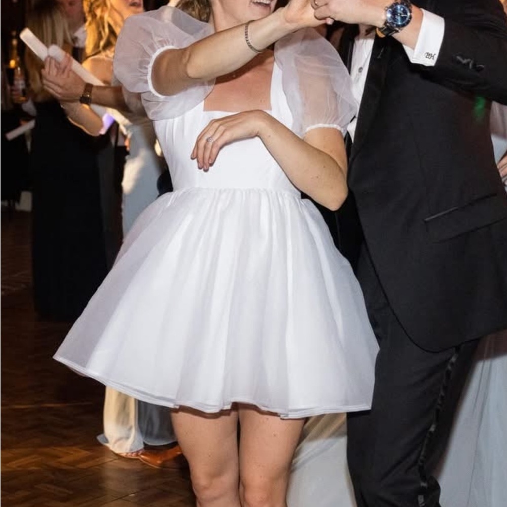 Elegant White Puff Sleeve Dress